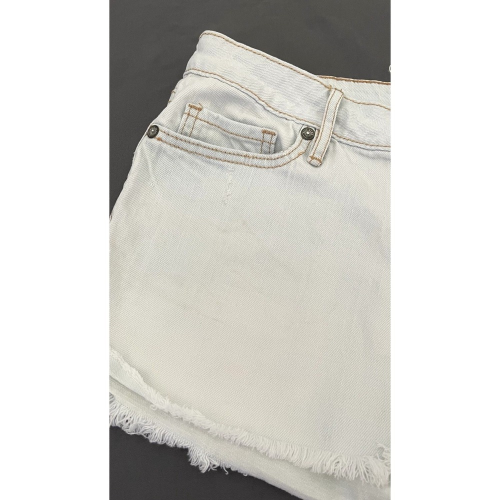Bullhead Denim Jean Shorts Womens Light Blue Slouchy Distressed Size 9‎ Raw Hem - Picture 5 of 10